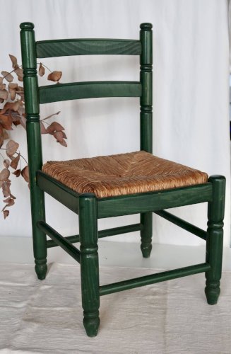 Chaise enfant vintage en bois vert et assise en paille tressée
