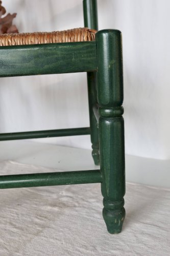 Chaise enfant vintage en bois vert et assise en paille tressée