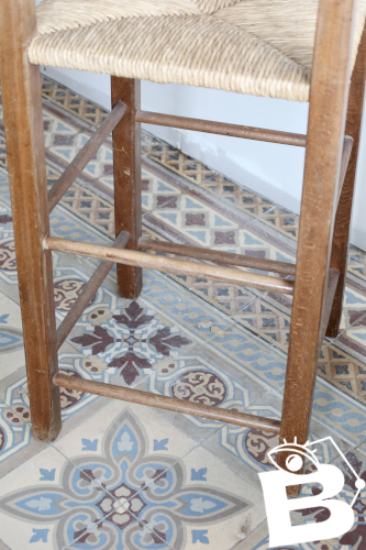 Chaise haute enfant vintage en bois et assise paillée