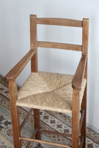 Chaise haute enfant vintage en bois et assise paillée