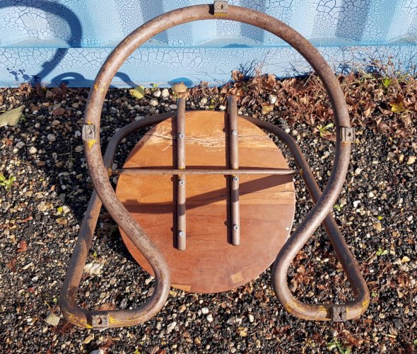 Chaise industrielle en métal