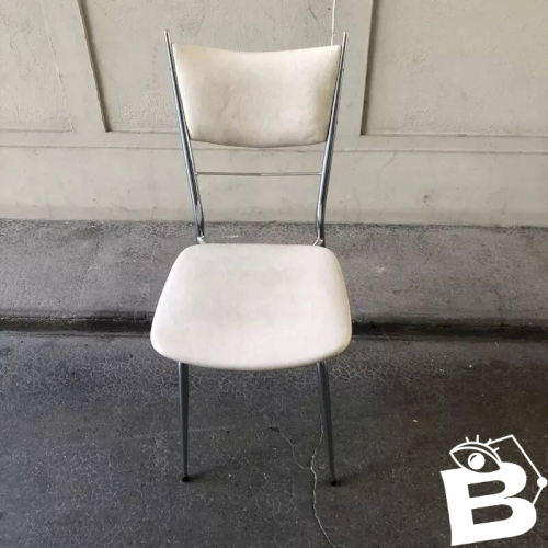 Chaise vintage skaï crème