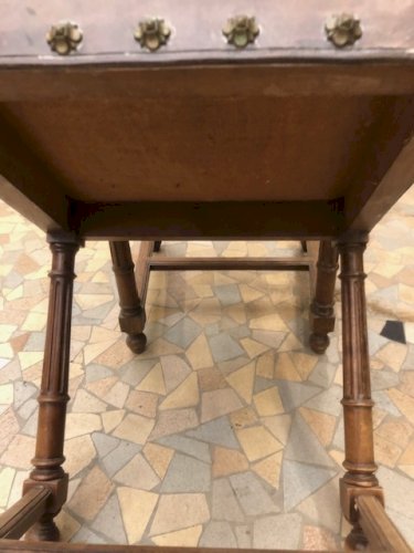 Chaises anciennes en cuir style renaissance espagnole (2 ex)