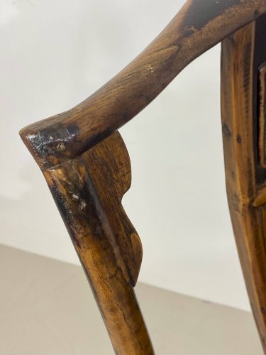 Chaises modèle Bonnet de Lettré en orme design chinois 1900