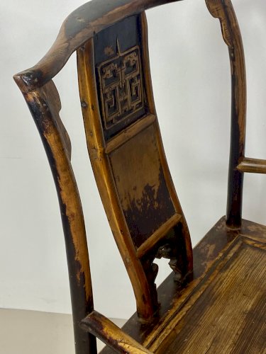 Chaises modèle Bonnet de Lettré en orme design chinois 1900