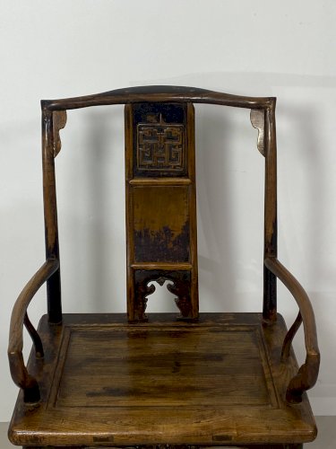 Chaises modèle Bonnet de Lettré en orme design chinois 1900