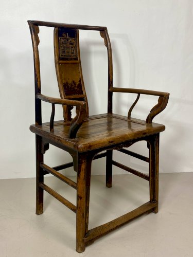 Chaises modèle Bonnet de Lettré en orme design chinois 1900