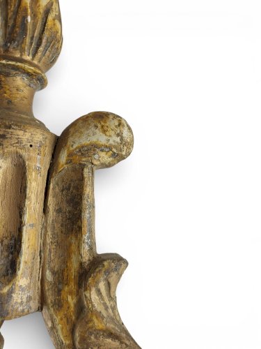 Chandelier en bois doré