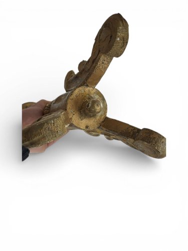 Chandelier en bois doré