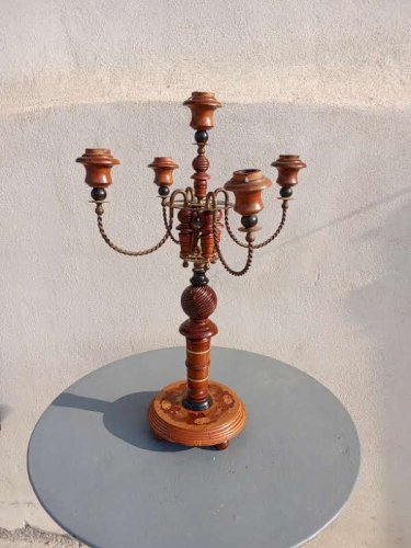 Chandelier en bois tourné et métal 