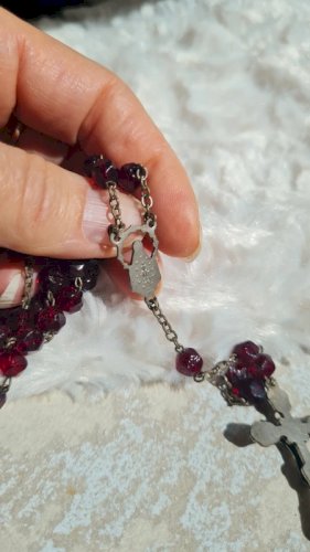 Chapelet ancien avec grenat en verre