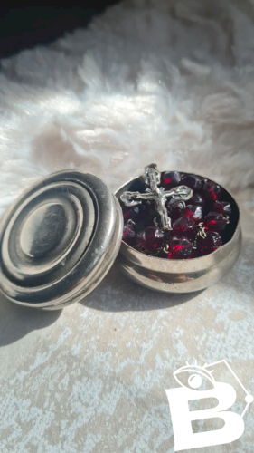Chapelet ancien avec grenat en verre