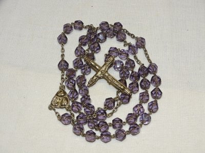 ANTIQUE ROSARY GLASS BEADS CUT color PURPLE SILVER CROSS JESUS D