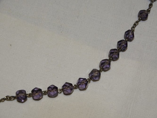 - CHAPELET ANCIEN PERLES de VERRE TAILLE couleur  MAUVE CROIX ARGENT JESUS   D