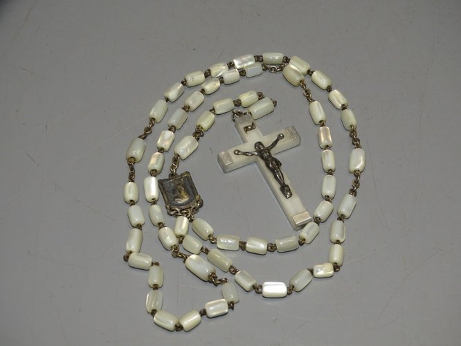 - CHAPELET ANCIEN PERLES NACRE CROIX ALU/RESINE SOUVENIR de LOURDES RELIGION   D