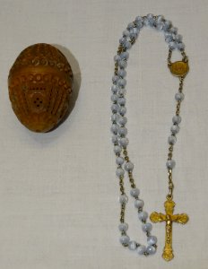 -SILVER ROSARY Crab Stamp GLASS BEADS in its COCONUT EGG BOX D