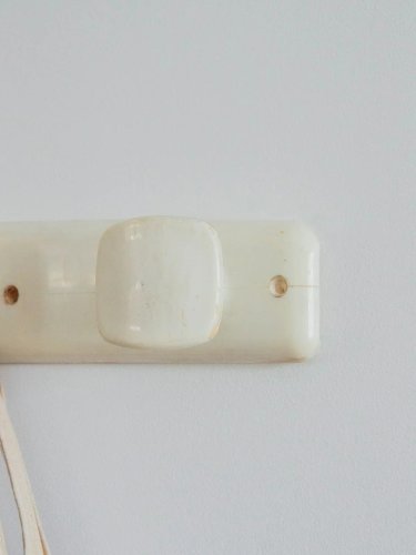 Charlie, la patère blanche en plastique N°140