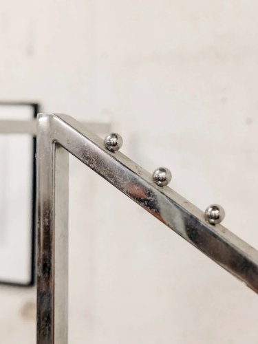 Charlie, le grand porte-manteau en métal N°134