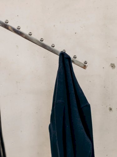 Charlie, le grand porte-manteau en métal N°134