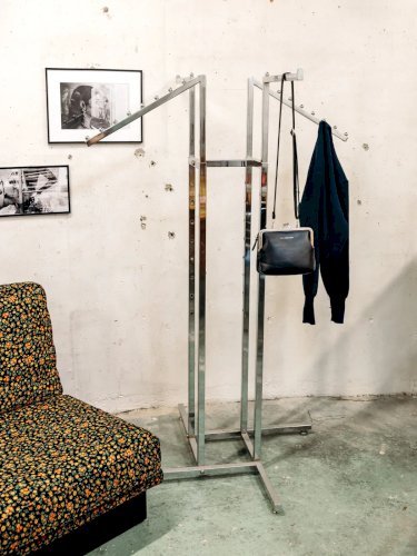 Charlie, le grand porte-manteau en métal N°134