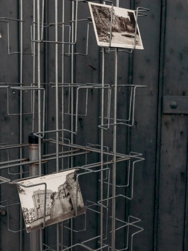 Charlie, le portant à cartes postales en métal N°150