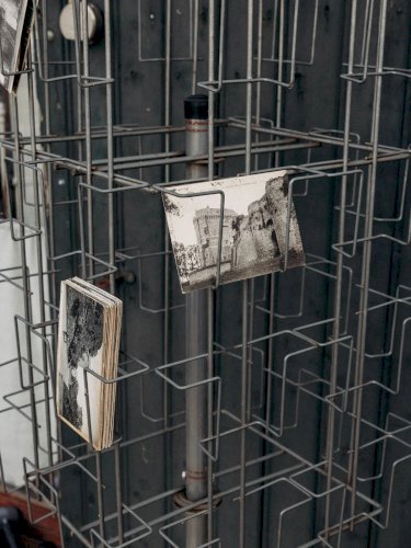 Charlie, le portant à cartes postales en métal N°150