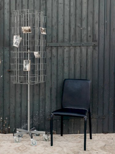 Charlie, le portant à cartes postales en métal N°150