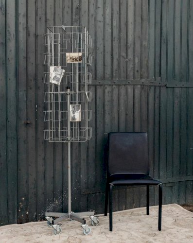 Charlie, le portant à cartes postales en métal N°150