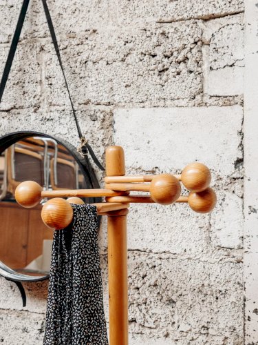 Charlie, le porte-manteau amovible en bois N°117