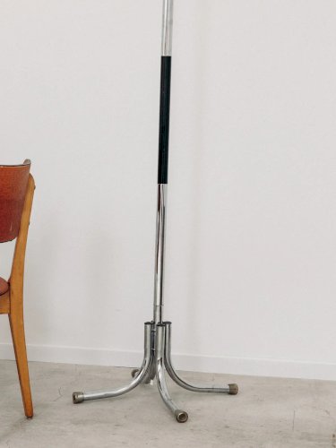 Charlie, le porte-manteau chromé N°7