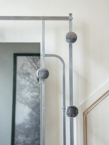 Charlie, le porte-manteau en aluminium N°48