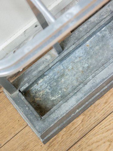 Charlie, le porte-manteau en aluminium N°48