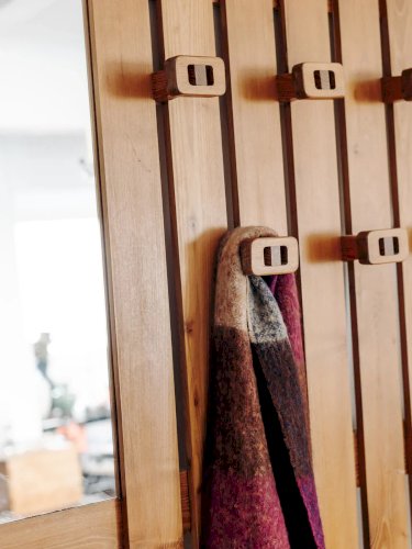 Charlie, le porte-manteau mural en bois N°3