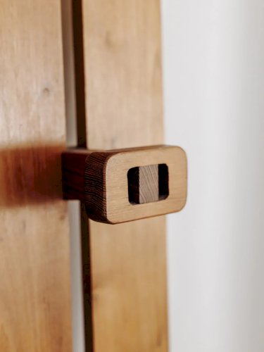 Charlie, le porte-manteau mural en bois N°3