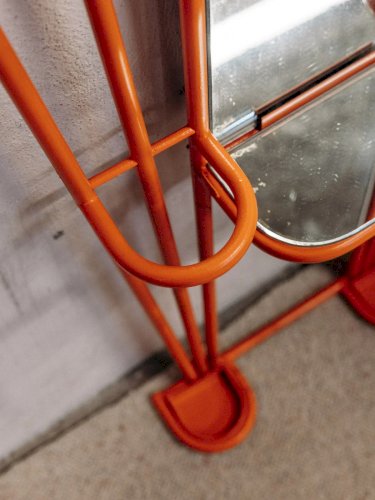 Charlie, le porte-manteau orange N°153