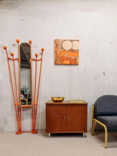 Charlie, le porte-manteau orange N°153