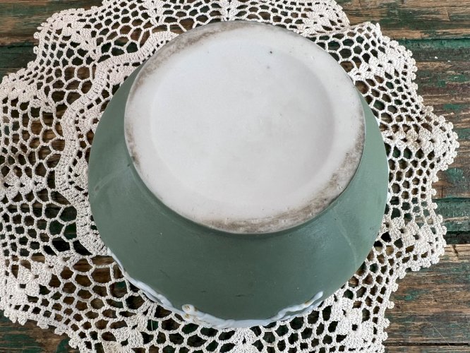 Charmante boîte ronde Wedgwood en jasperware vert – XIXe / XXe siècle