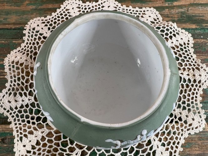 Charmante boîte ronde Wedgwood en jasperware vert – XIXe / XXe siècle