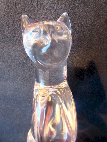 Chat assis sur son derrière, cristal massif incolore statuette figurine Baccarat