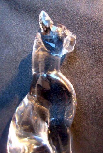 Chat assis sur son derrière, cristal massif incolore statuette figurine Baccarat