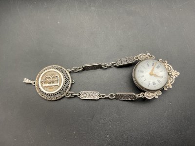 CHÂTELAINE Clavet de Châtelaine et Montre Argent , XIXème Napoleon III .