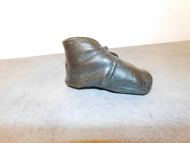 CHAUSSURE EN CUIVRE GRAVEE "JEAN 1923"