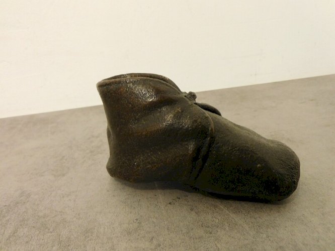CHAUSSURE EN CUIVRE GRAVEE "JEAN 1923"