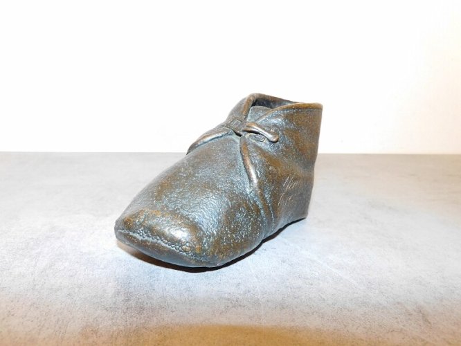 CHAUSSURE EN CUIVRE GRAVEE "JEAN 1923"