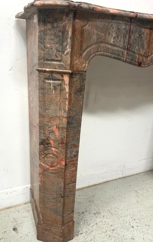 Cheminée de style Louis XV Model " Pompadour " Marbre  gris Rose XX siècle