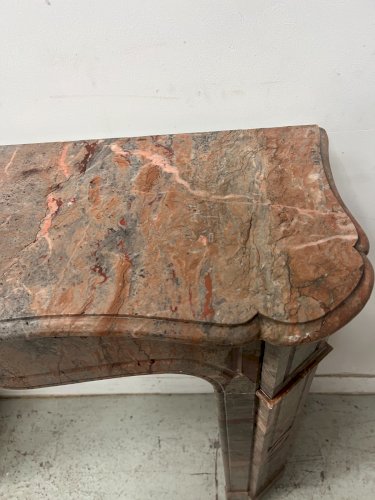 Cheminée de style Louis XV Model " Pompadour " Marbre  gris Rose XX siècle
