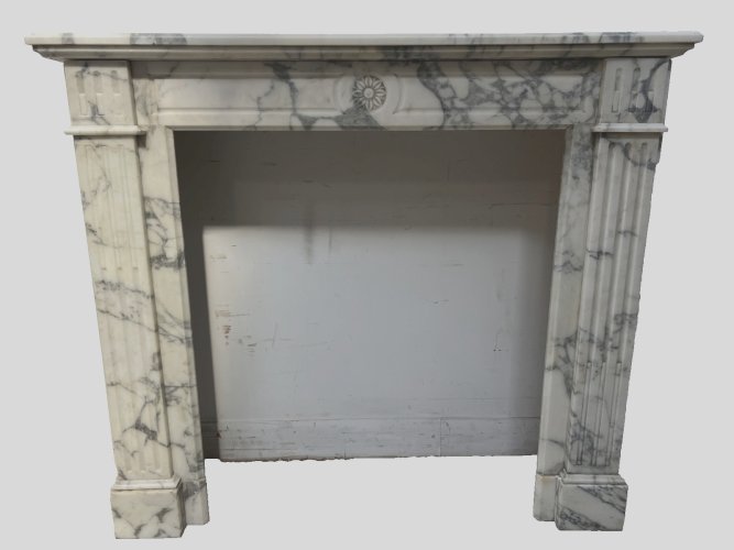 Cheminée De Style Louis XVI En Marbre Blanc Veiné De Carrare XIX Siècle