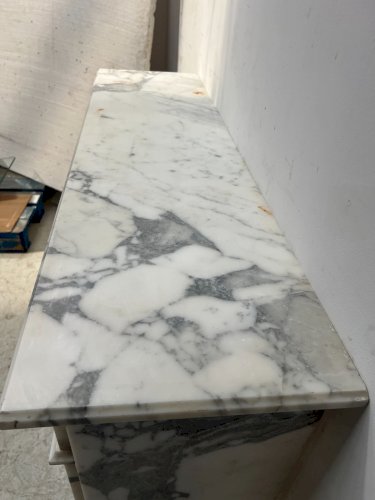 Cheminée De Style Louis XVI En Marbre Blanc Veiné De Carrare XIX Siècle