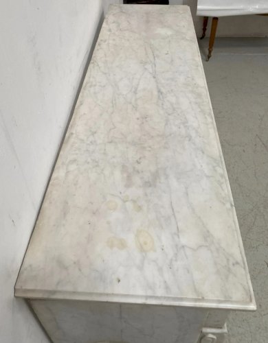 Cheminée De Style Louis XVI En Marbre Blanc Veiné De Carrare XIX Siècle