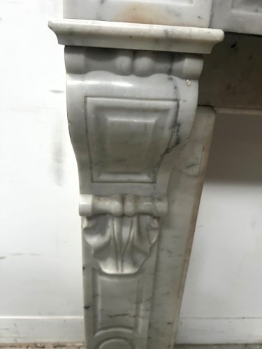 Cheminée Napoléon III en marbre blanc veiné XIX siècle